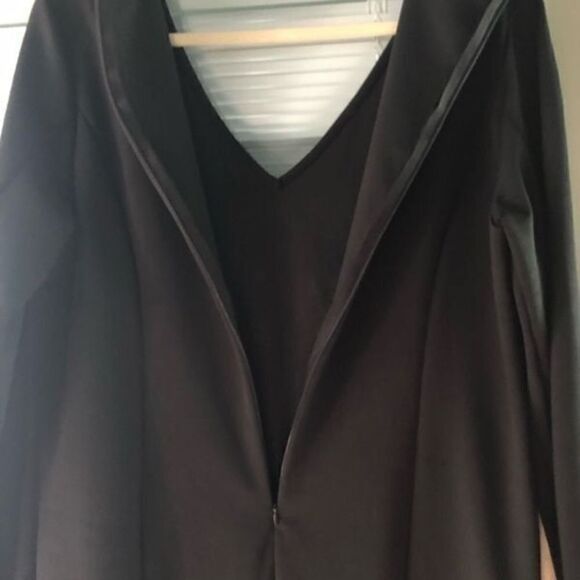 Black long sleeve button dress. - Picture 4 of 6
